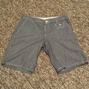 Dockers women’s shorts size 4.